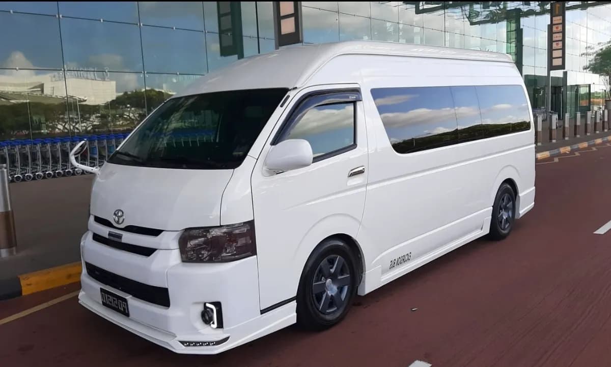 Toyota Hiace 9/13-Seater Minibus