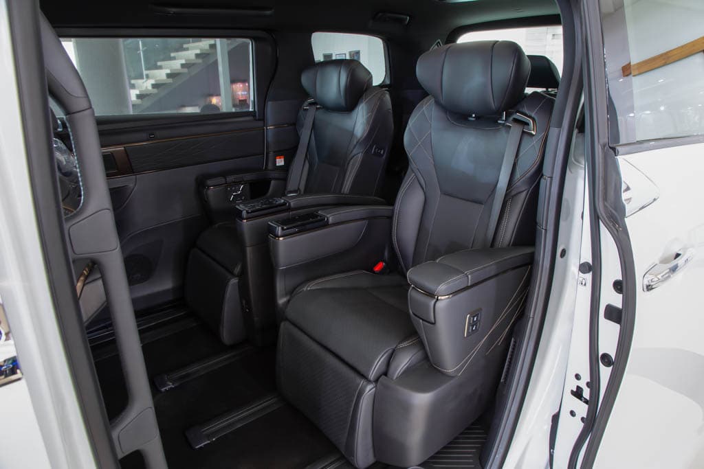 Toyota Vellfire interior