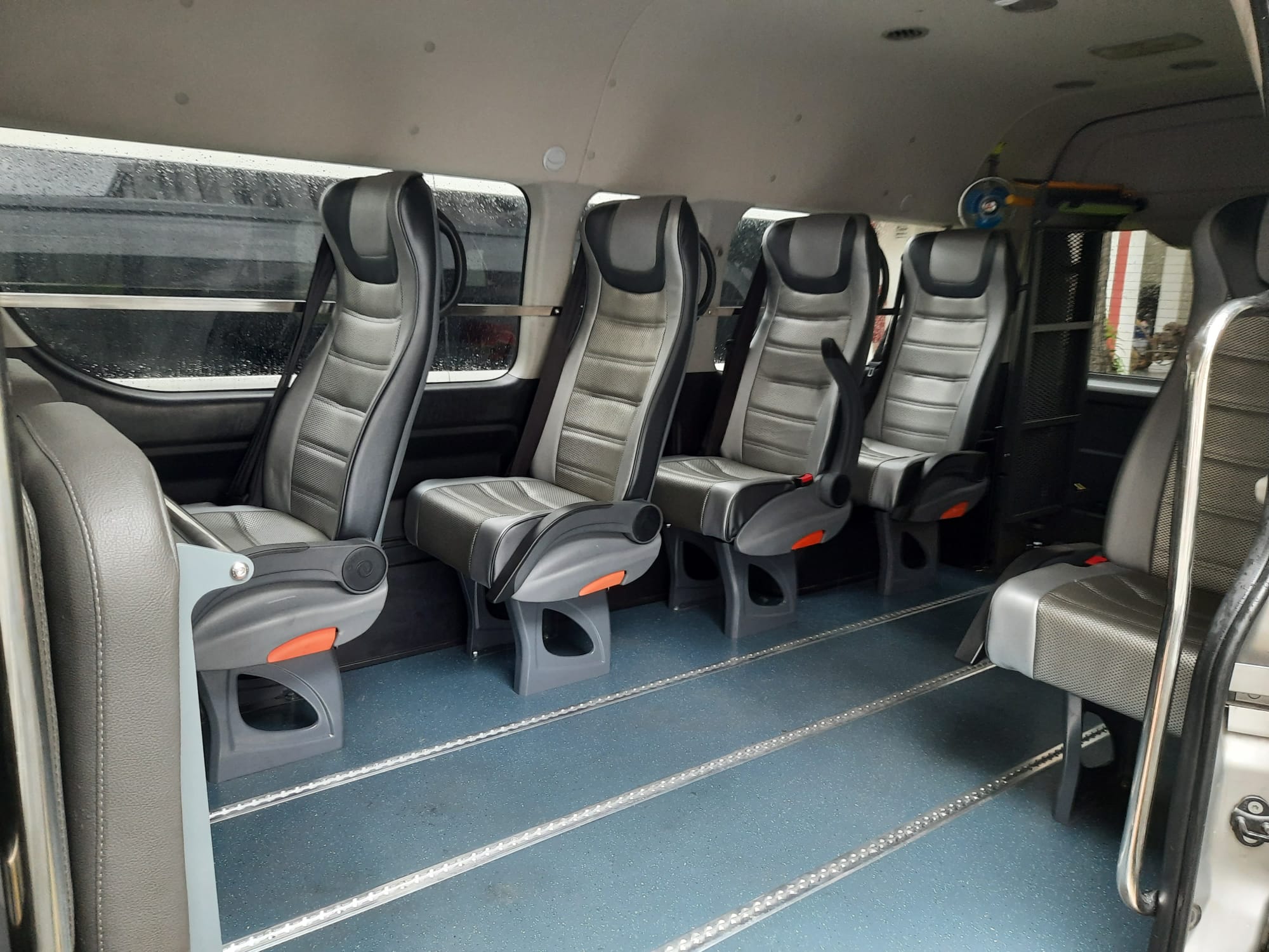 13 seater premium